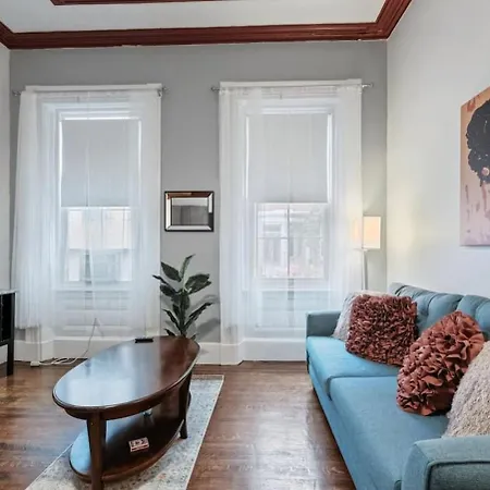 Deluxe Flat Near Everything